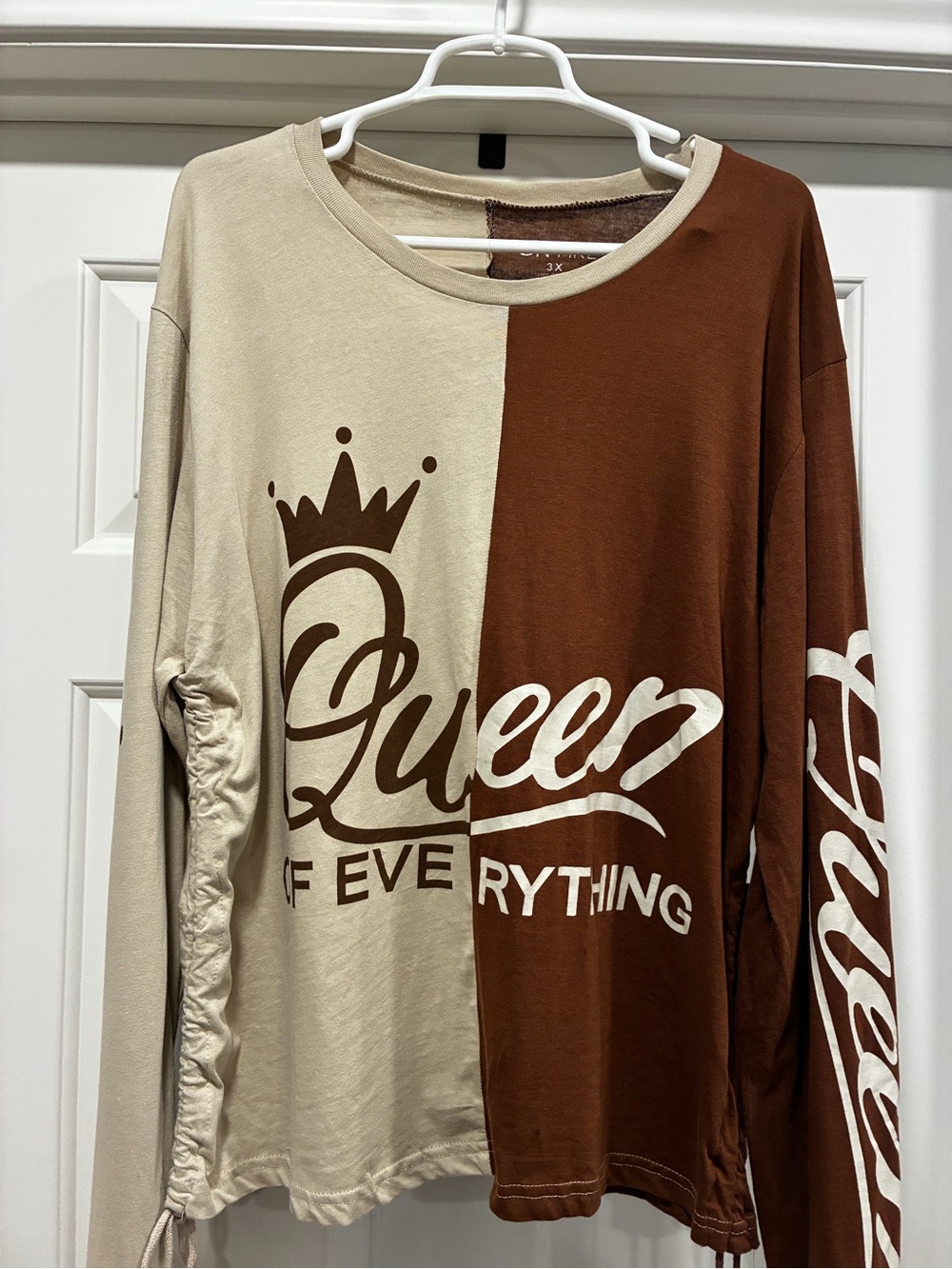 Colorblock 'Queen of Everything' Long Sleeve Tee - Beige & Brown